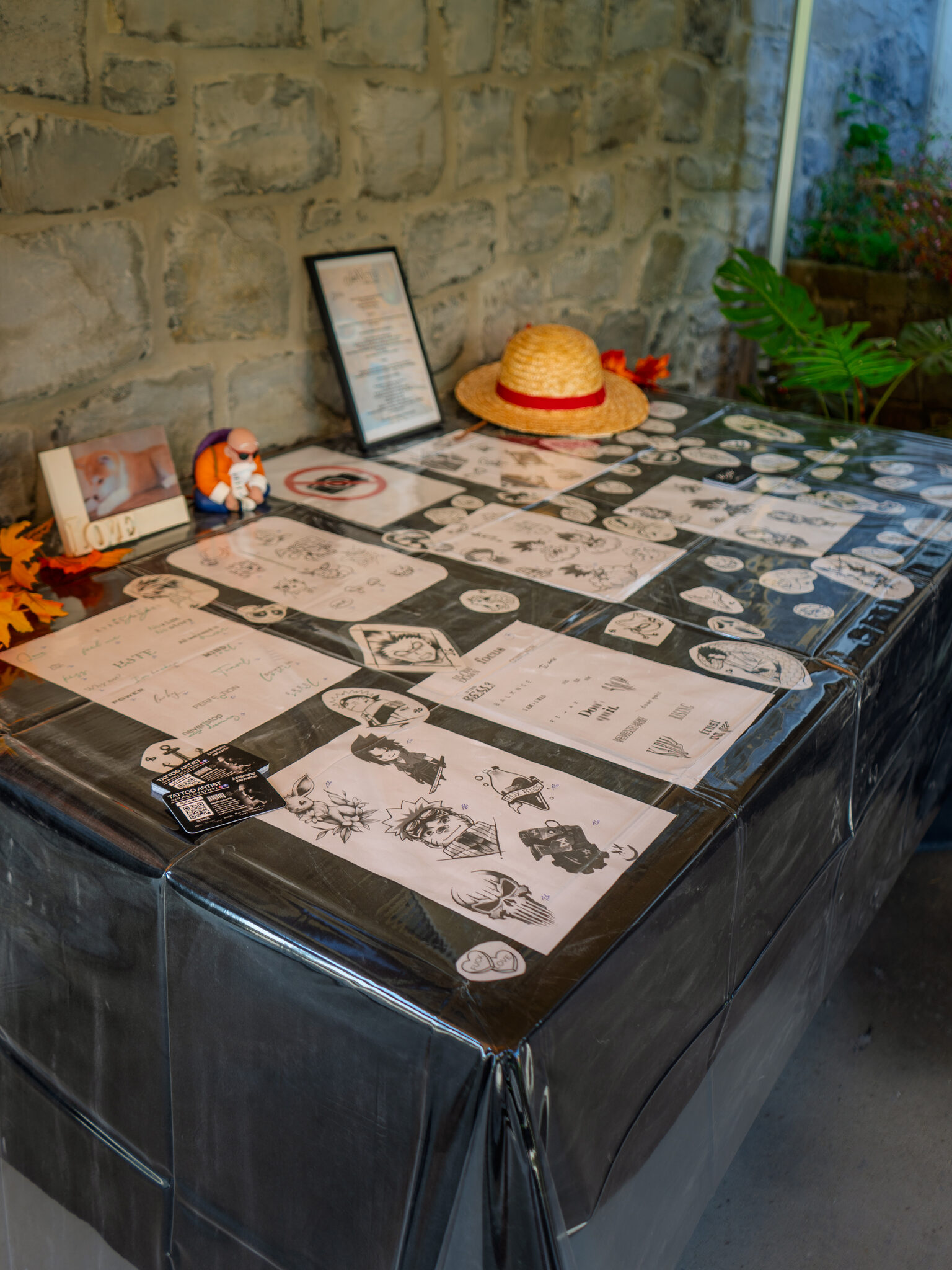Oli Skeal Tattoo · stand