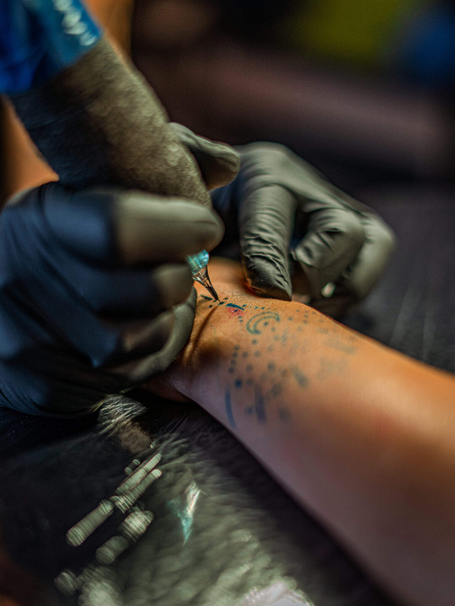 Sophie Art Tattoo · Sophie Gemine · dermographe, aiguille en action