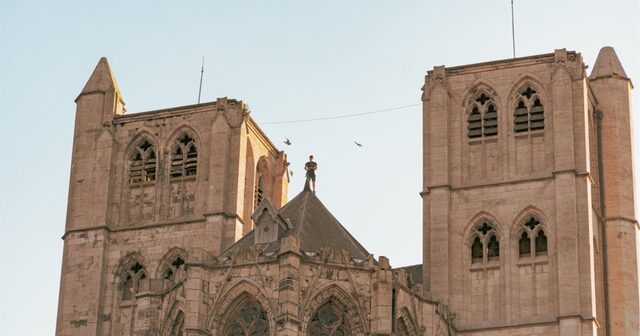 Lenny Obez op de collegiale kerk van Hoei